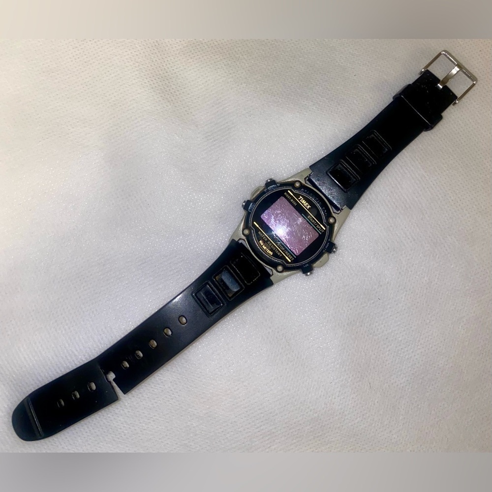 Timex Black Smartwatch with Classic Design. Vintage. Unisex